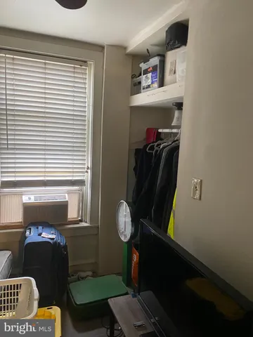 a picture of a bench