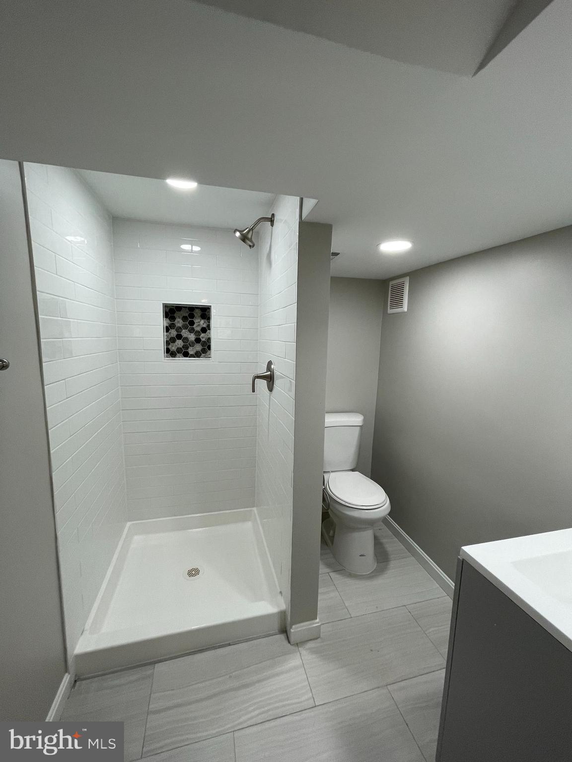 2830 Edgecombe Circle South Baltimore, MD 21215 - Photo 19 of 32