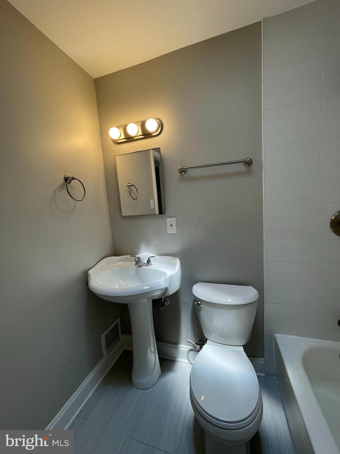 2830 Edgecombe Circle South Baltimore, MD 21215 - Photo 28 of 32