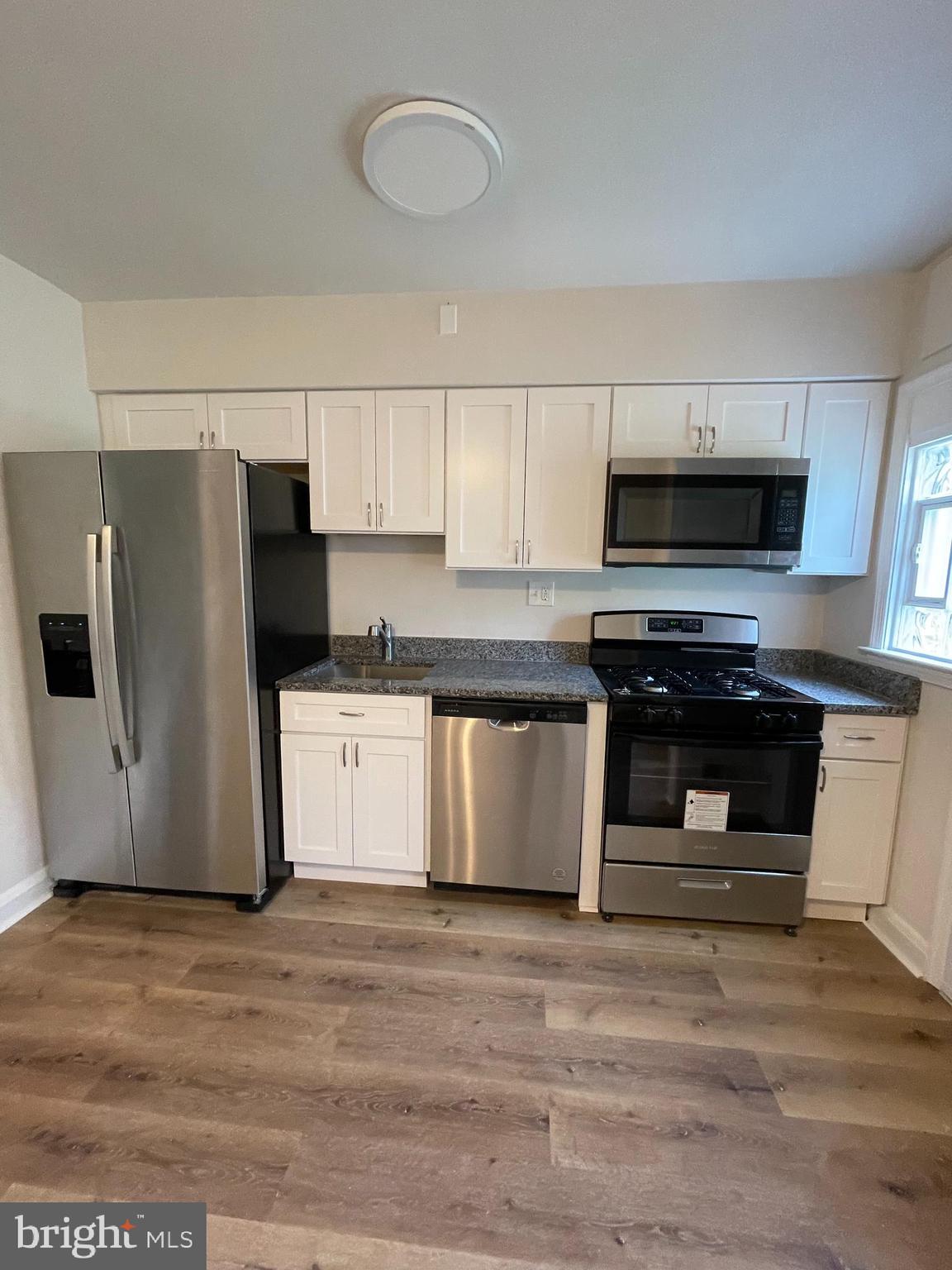 2830 Edgecombe Circle South Baltimore, MD 21215 - Photo 10 of 32