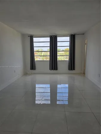 $2,000 | 1351 Northeast 191st Street, Unit E420, Miami, FL 33179