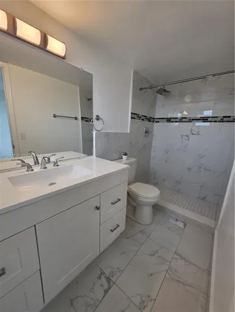 $2,000 | 1351 Northeast 191st Street, Unit E420, Miami, FL 33179