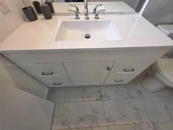 $2,000 | 1351 Northeast 191st Street, Unit E420, Miami, FL 33179