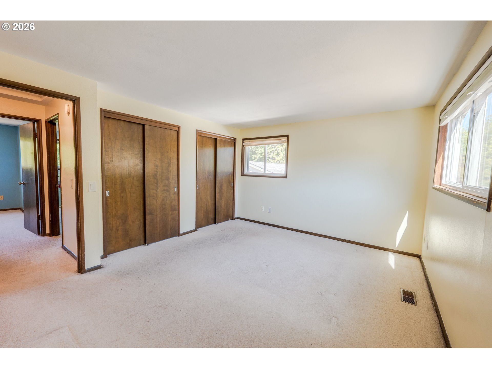 20775 Southwest Vienna Drive Beaverton, OR 97078 - Photo 19 of 37 Living Room/Dining Room