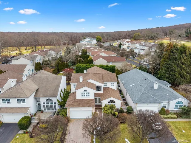 $1,049,000 | 209 Windwatch Drive, Hauppauge, NY 11788