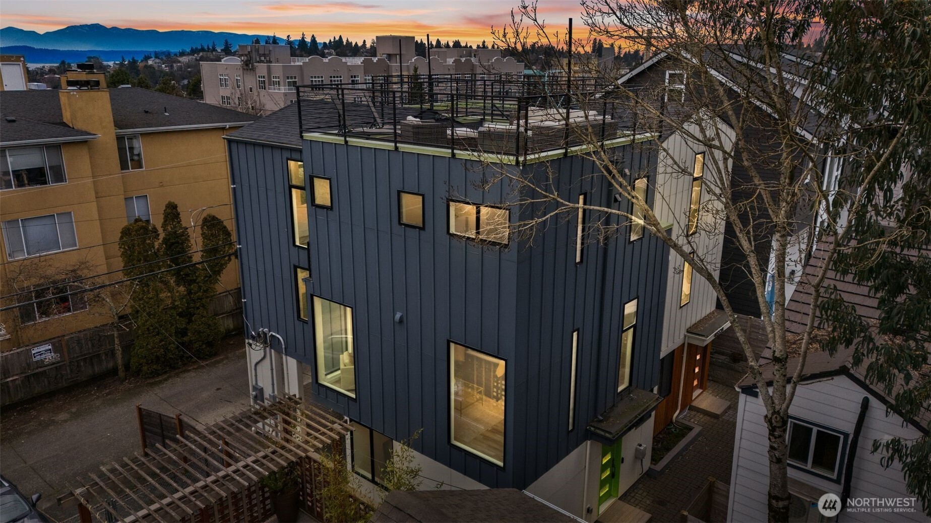 4855 42nd Avenue Southwest, Unit B Seattle, WA 98116 - Photo 4 of 29