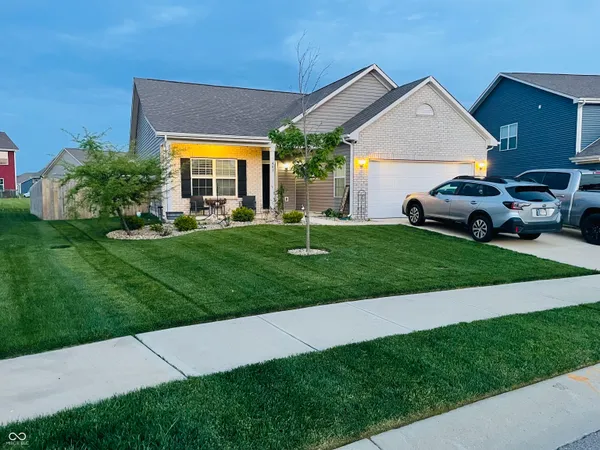 $299,999 | 401 Haywood Drive, Greenfield, IN 46140