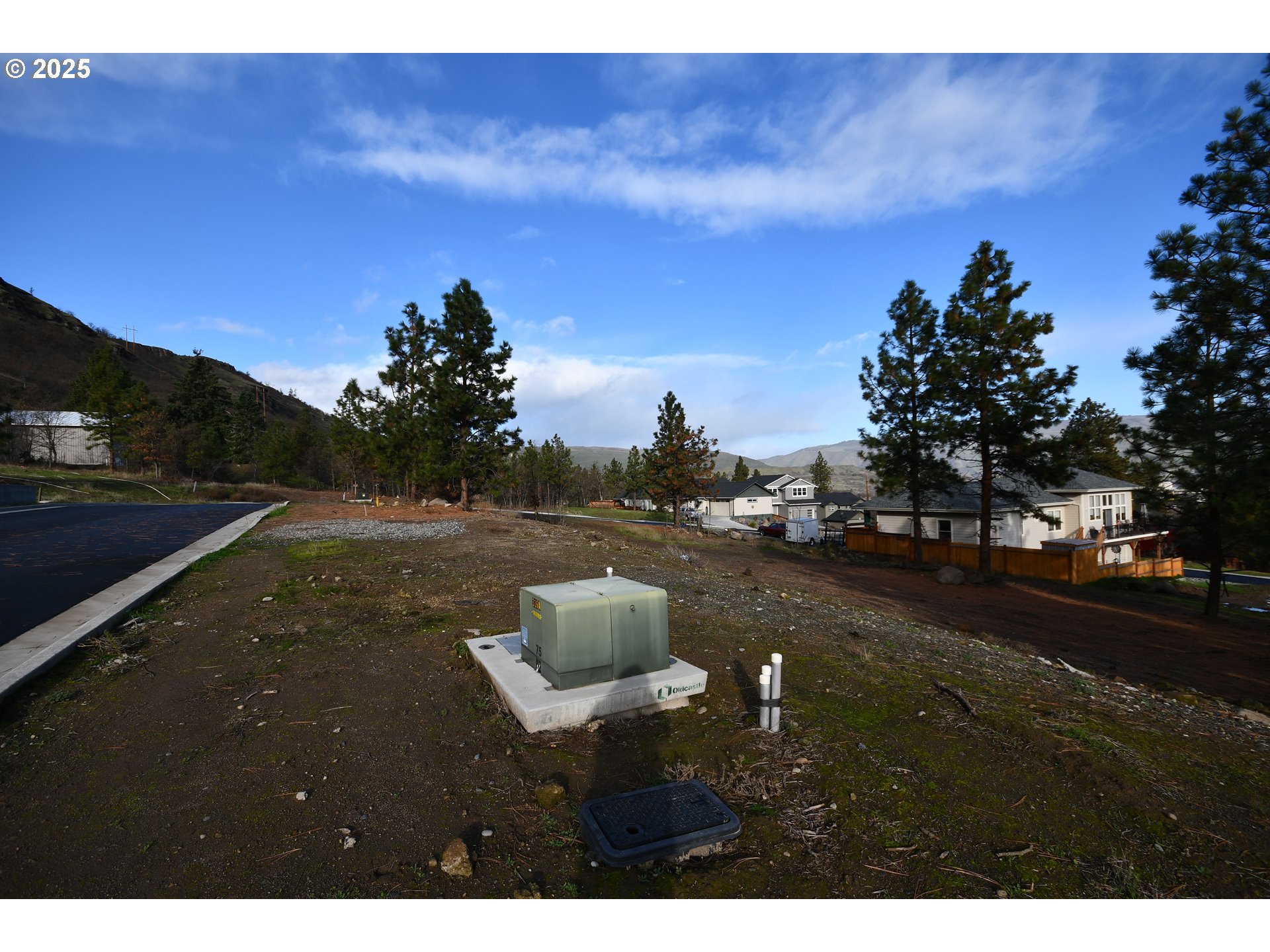 West 15th Street, Unit 36 The Dalles, OR 97058 - Photo 16 of 23 a view of outdoor space and yard