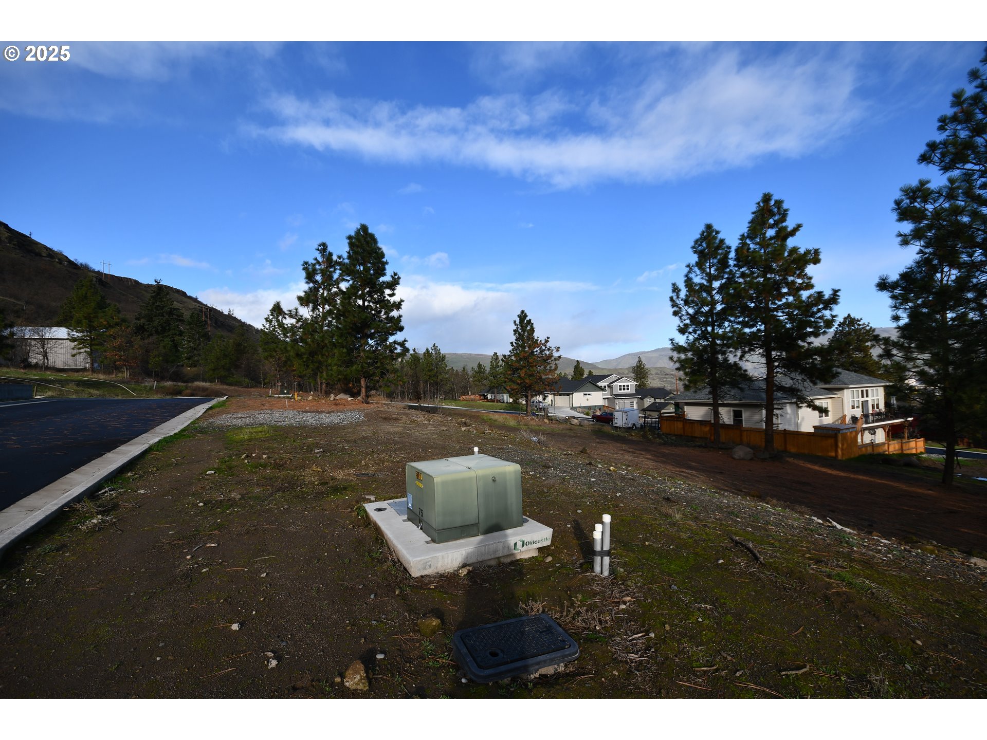 West 15th Street, Unit 36 The Dalles, OR 97058 - Photo 17 of 23 a view of outdoor space and yard