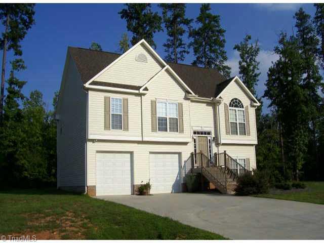 124 Manor Ridge Way Lexington, NC 27292 - Photo 1 of 8 Exterior Front.