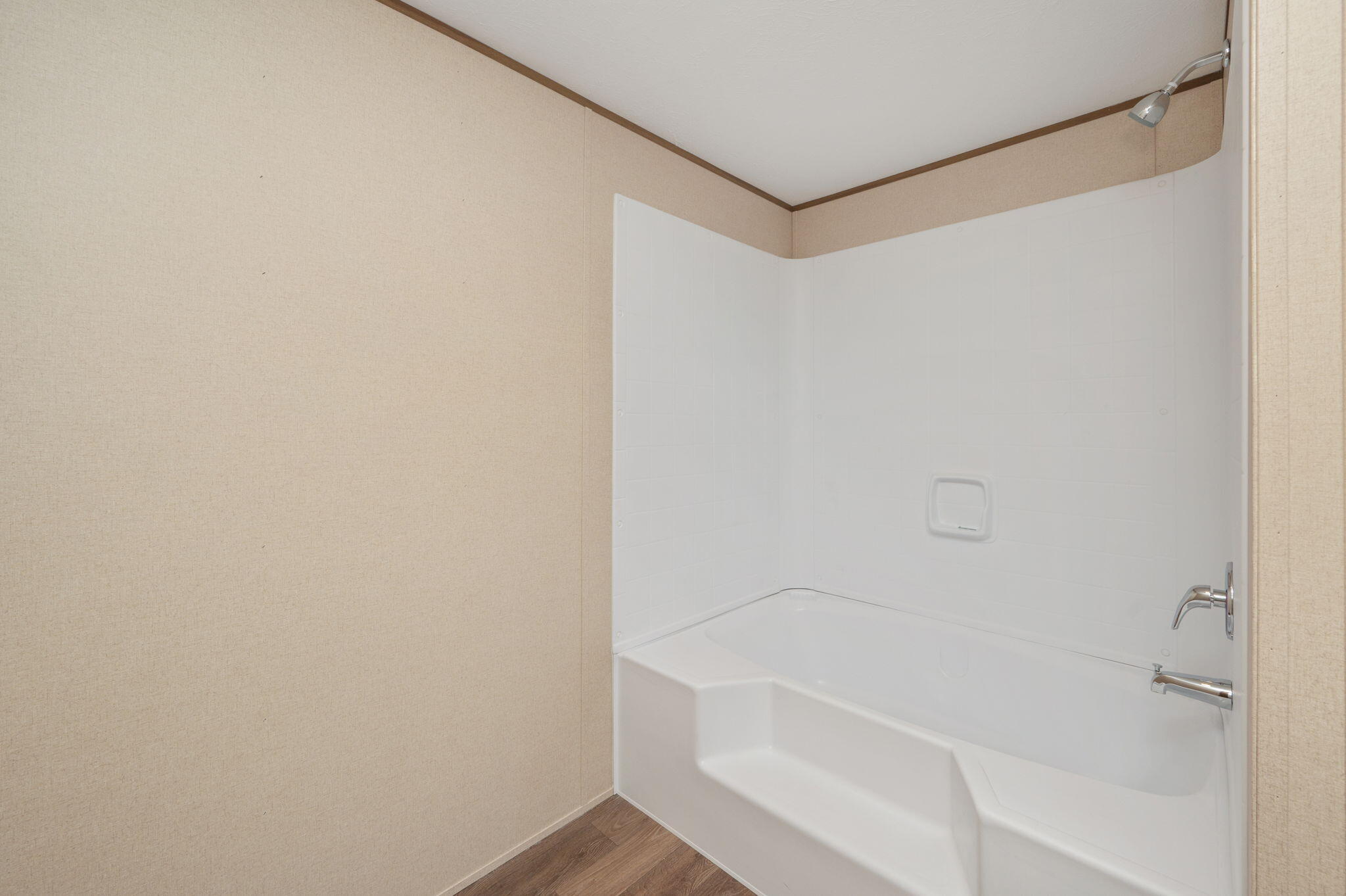 8255 Punjob Road Milton, FL 32583 - Photo 28 of 37 a bathroom with a bathtub