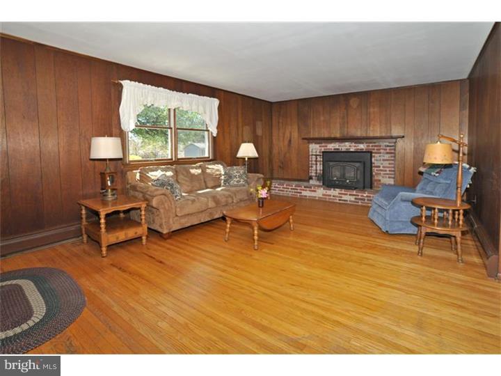 535 Lowell Road Warminster, PA 18974 - Photo 7 of 25 Family Room