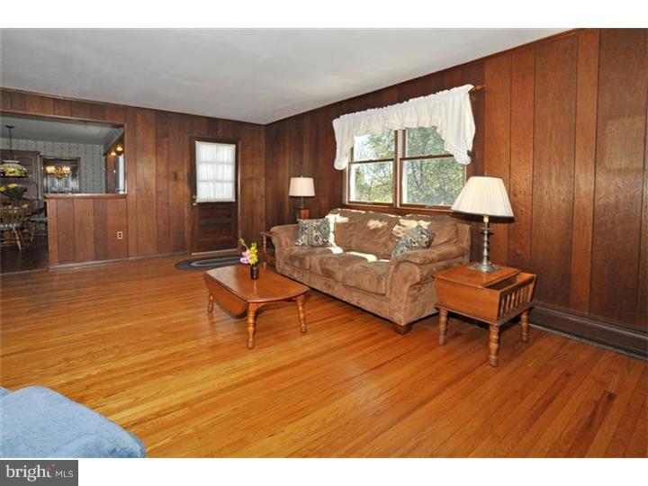 535 Lowell Road Warminster, PA 18974 - Photo 8 of 25 Family Room