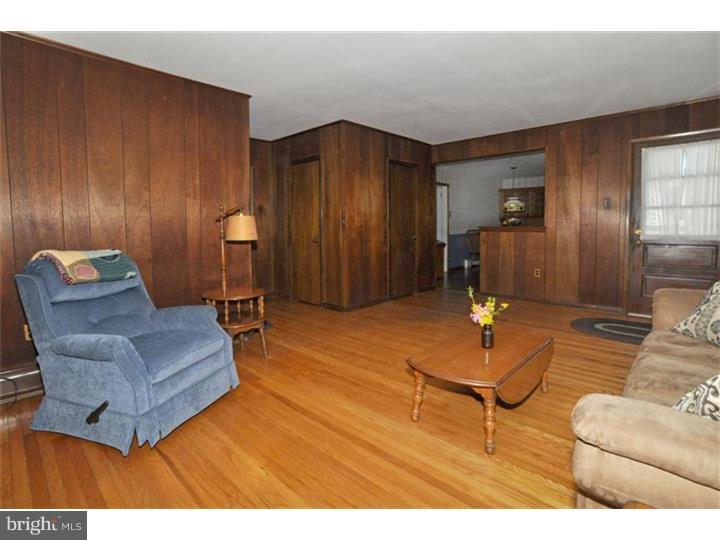 535 Lowell Road Warminster, PA 18974 - Photo 9 of 25 Family Room