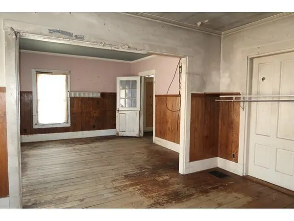 $74,900 | 289 Main Street, Canaan, ME 04924