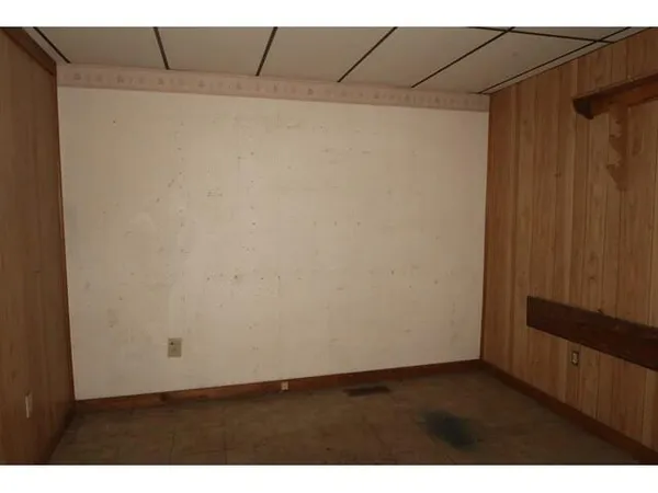 $74,900 | 289 Main Street, Canaan, ME 04924