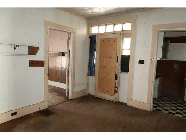 $74,900 | 289 Main Street, Canaan, ME 04924