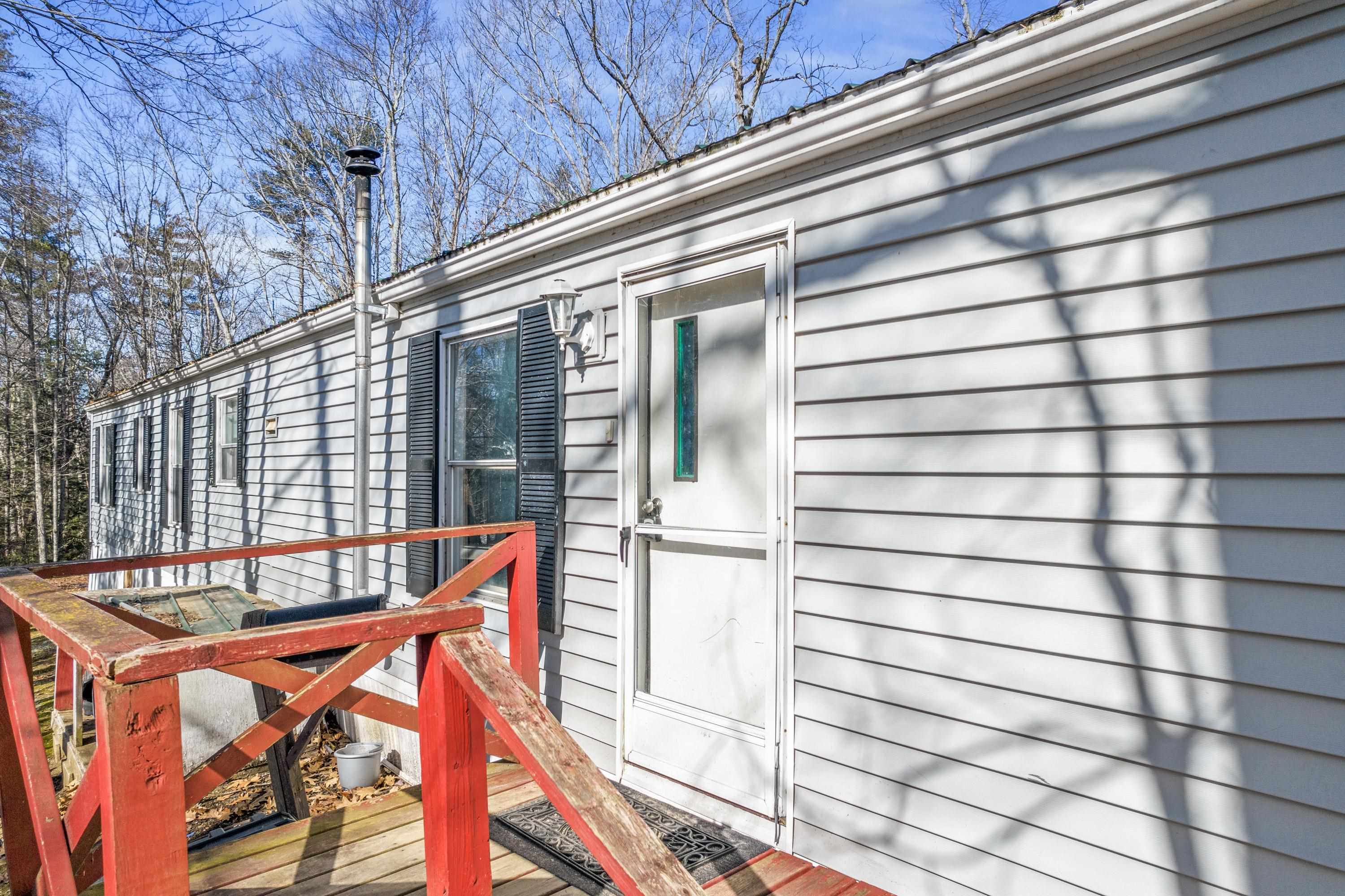 20 Nottingham Road Raymond, NH 03077 - Photo 2 of 40