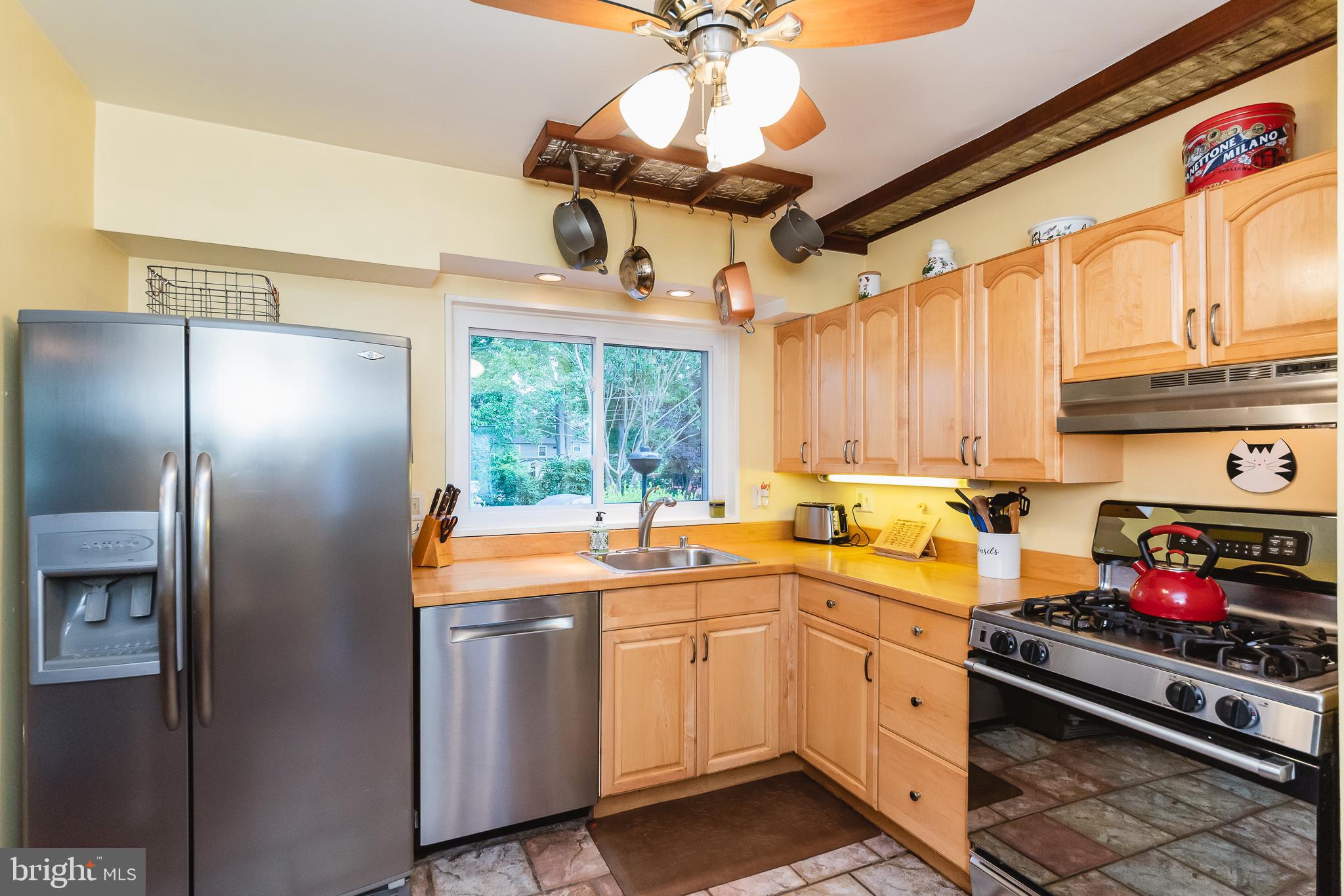 202 Burning Tree Road Lutherville-Timonium, MD 21093 - Photo 8 of 31 Stainless steel appliances, all convey