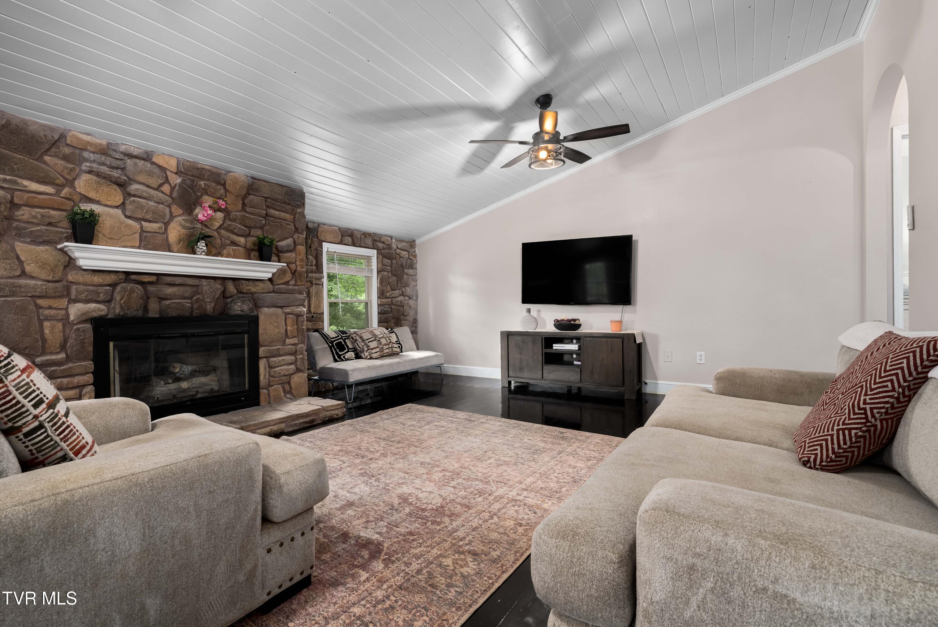 1113 Berry Road Elizabethton, TN 37643 - Photo 4 of 88 1113 Berry Rd (59 of 89)
