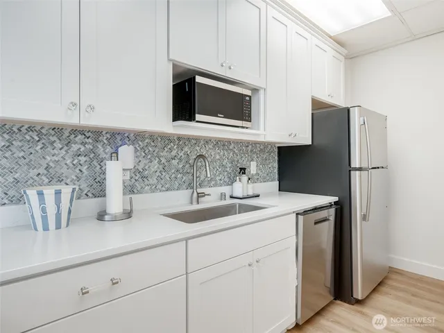 $2,500 | 1798 Southeast Columbia River Drive, Vancouver, WA 98661