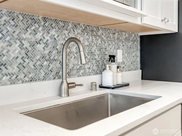 $2,500 | 1798 Southeast Columbia River Drive, Vancouver, WA 98661