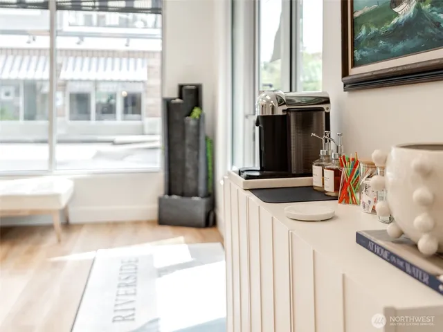 $2,500 | 1798 Southeast Columbia River Drive, Vancouver, WA 98661