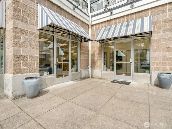 $2,500 | 1798 Southeast Columbia River Drive, Vancouver, WA 98661