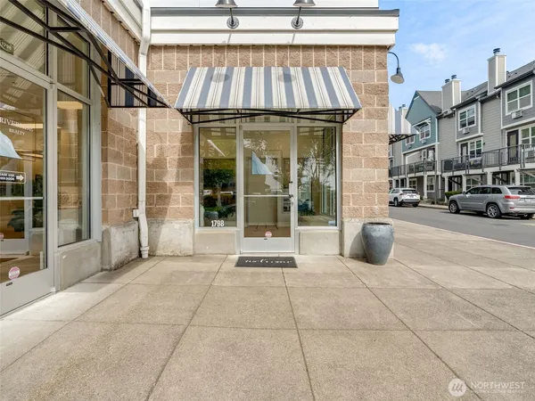 $2,500 | 1798 Southeast Columbia River Drive, Vancouver, WA 98661