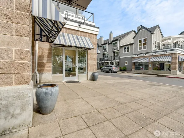 $2,500 | 1798 Southeast Columbia River Drive, Vancouver, WA 98661