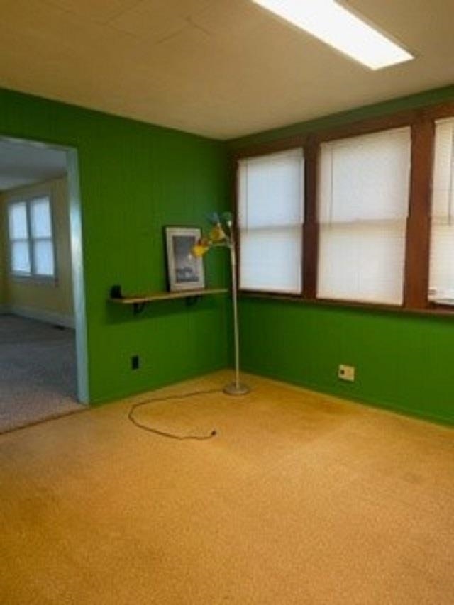 1646 South Topeka Avenue Wichita, KS 67211 - Photo 9 of 36 Need a large dining room, work space, whatever? This is it!