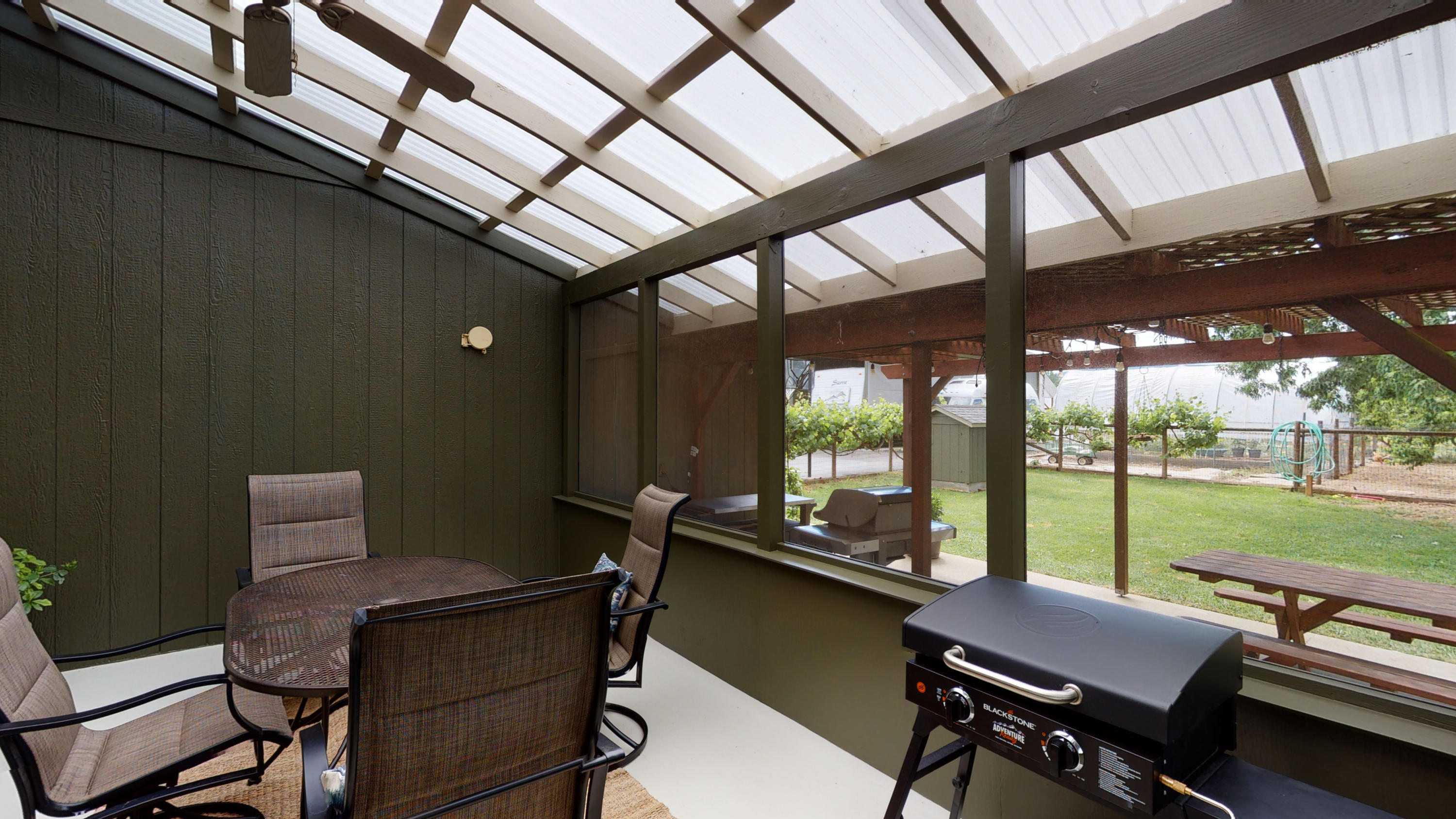 3315 Leonard Road Grants Pass, OR 97527 - Photo 40 of 86 Screened in porch