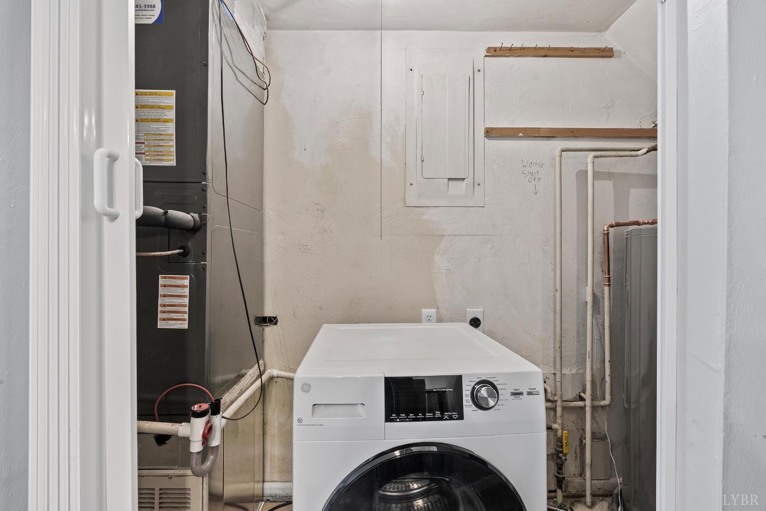 3101 Link Road, Unit 11 Lynchburg, VA 24503 - Photo 25 of 41 a utility room with dryer and washer