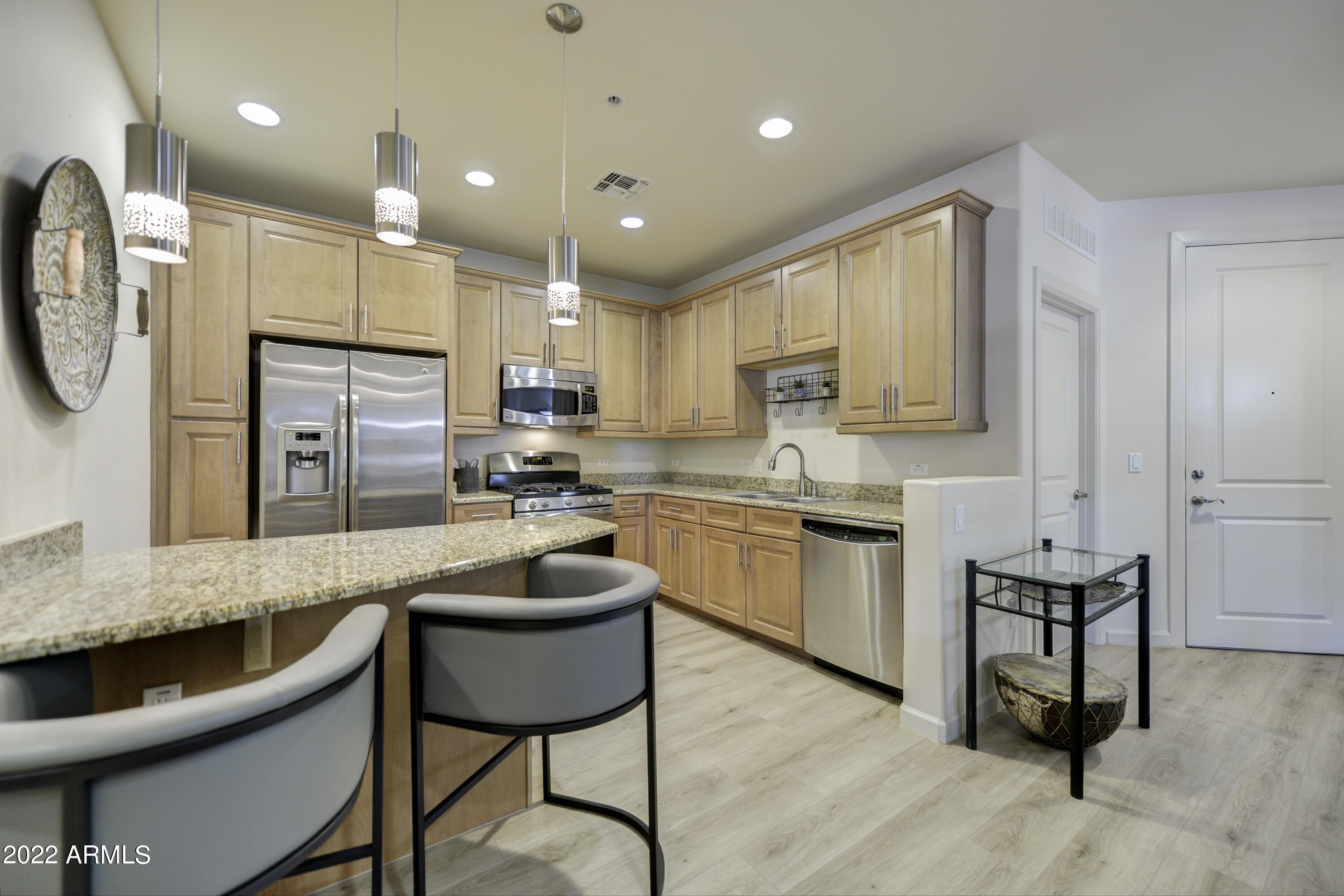 7291 North Scottsdale Road, Unit 1016 Paradise Valley, AZ 85253 - Photo 11 of 23 Kitchen-Breakfast Bar