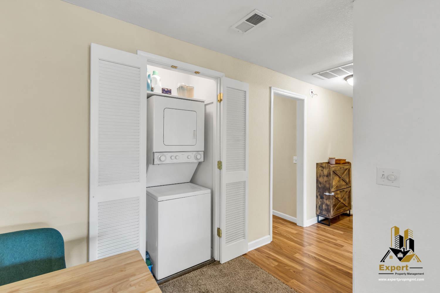 903 Fulton Avenue, Unit 406 Sacramento, CA 95825 - Photo 5 of 23 a view of hallway with washer and dryer