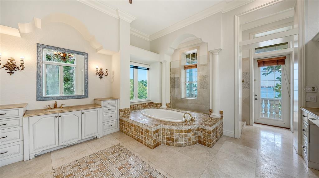 1356 Point Crisp Road Sarasota, FL 34242 - Photo 33 of 55 Gallery Image 33