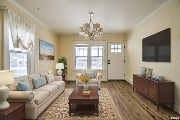 $2,000 | 1335 East Seiberling Avenue, Peoria, IL 61616