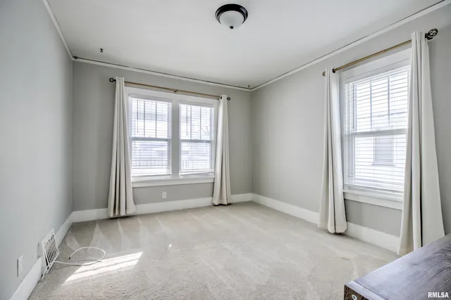 $2,000 | 1335 East Seiberling Avenue, Peoria, IL 61616