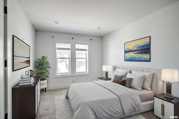 $2,000 | 1335 East Seiberling Avenue, Peoria, IL 61616