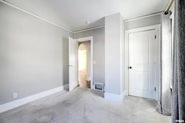 $2,000 | 1335 East Seiberling Avenue, Peoria, IL 61616