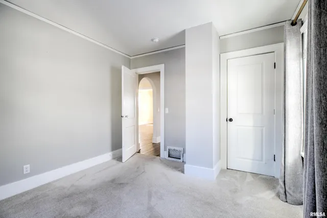 $2,000 | 1335 East Seiberling Avenue, Peoria, IL 61616