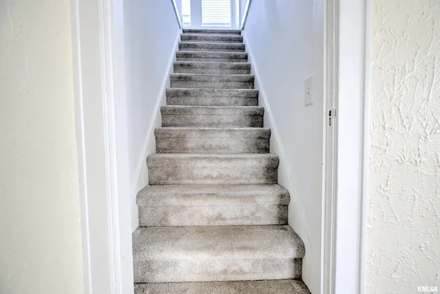 $2,000 | 1335 East Seiberling Avenue, Peoria, IL 61616