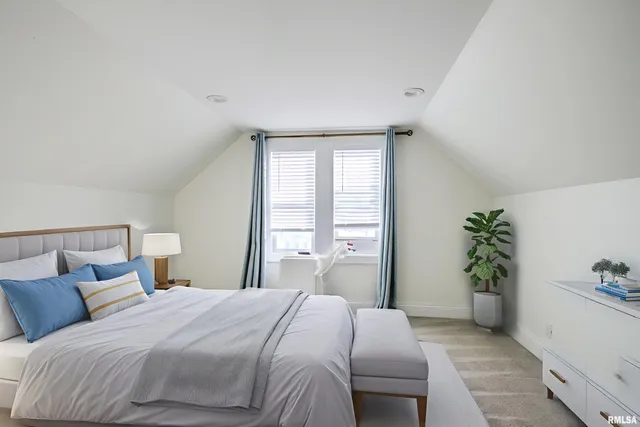 $2,000 | 1335 East Seiberling Avenue, Peoria, IL 61616