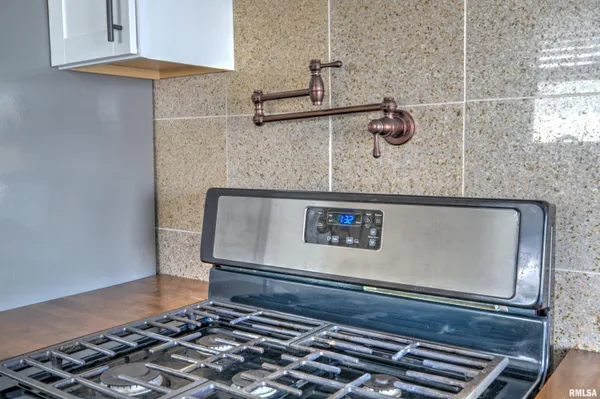 $2,000 | 1335 East Seiberling Avenue, Peoria, IL 61616