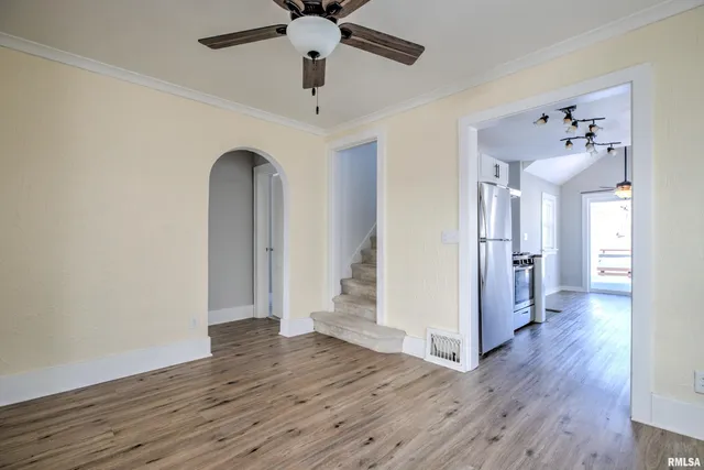 $2,000 | 1335 East Seiberling Avenue, Peoria, IL 61616