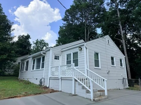 $2,200 | 2005 Benson Avenue Southeast, Smyrna, GA 30080