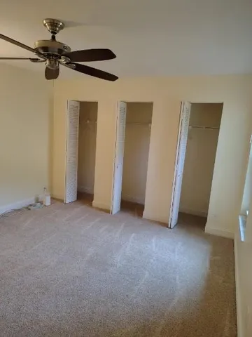 a view of empty room with a ceiling fan