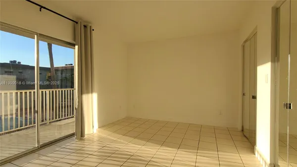 $1,800 | 7505 Southwest 82nd Street, Unit 218, Miami, FL 33143