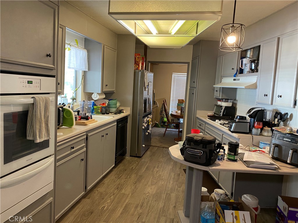 20683 Waalew Road, Unit B161 Apple Valley, CA 92307 - Photo 10 of 30 Kitchen Has Ample Counter Top Space