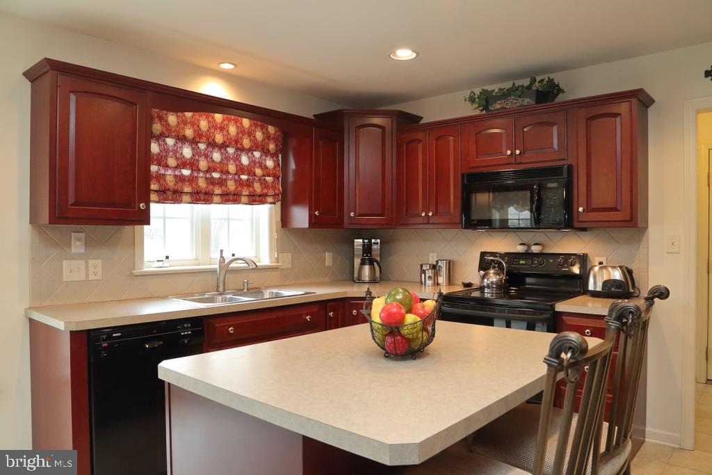 23 Sunset Lane Lititz, PA 17543 - Photo 5 of 38